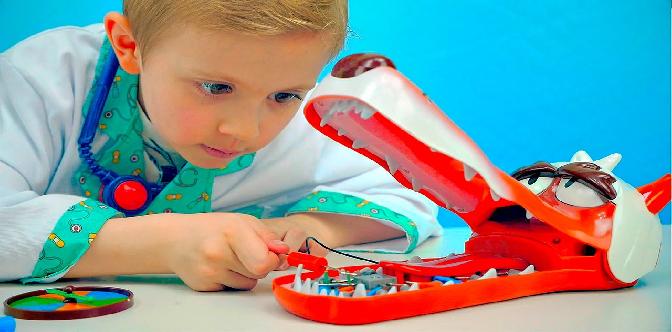 Смотреть Доктор Даник и Больной Волк - Лечим Волку зубы. Видео для детей Носики Курносики