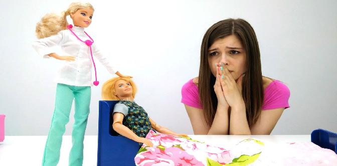 Смотреть Мультфильм про #БАРБИ (barbie). Принцесса Барби и Кен в больнице! #ToyClub